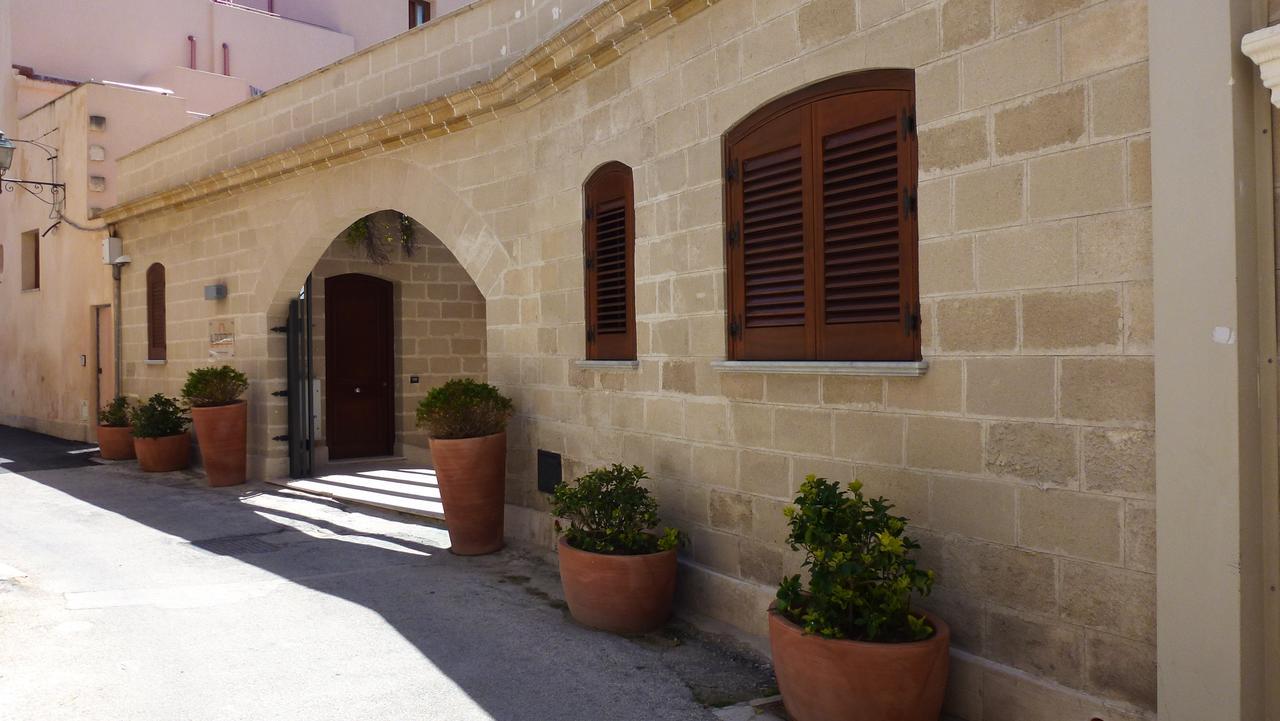Hotel Il Portico Favignana Exterior photo
