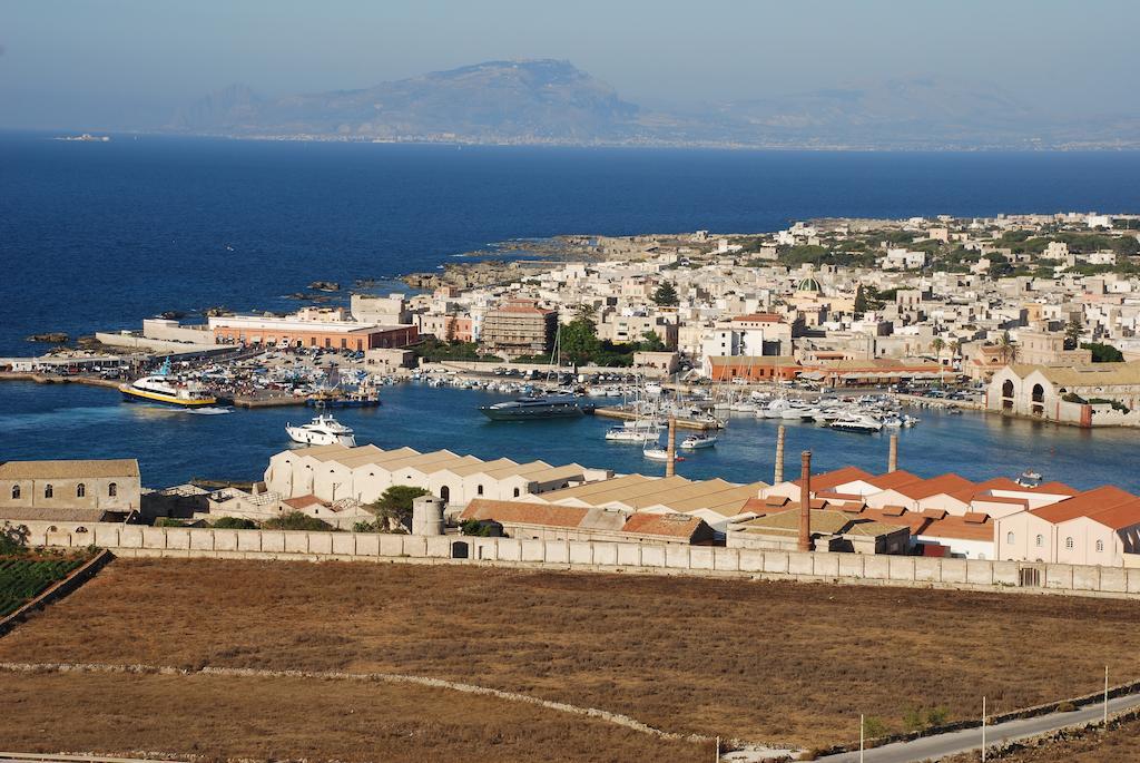 Hotel Il Portico Favignana Exterior photo
